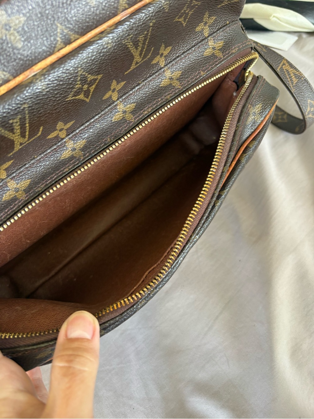 Louis Vuitton Vintage Nile Crossbody Messenger Bag Monogram Canvas Brown *READ* - Picture 11 of 17